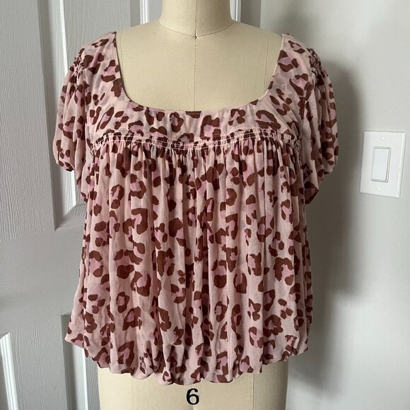 Free People Meg's Blouse Pink Leopard Cropped Top Mesh Pleated Size Medium - Picture 1 of 9